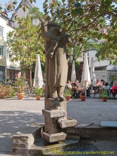 Würzburg /  Brunnen im Schenkhof