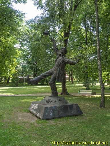 Valga /  Toomas Nipernaadi - August Gailit monument