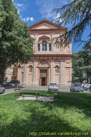 Faenza /  Statue dei Santi alla Chiesa di San Domenico