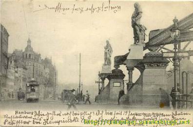 1905 postcard. The Columbus statue is the one in the background, the other is Vasco da Gama