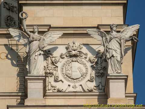 Wien - Fassadenstatuen des Naturhistorisches Museums