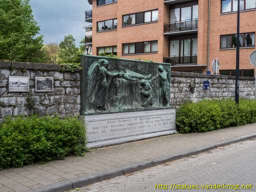 Dinant /  Monument á la Mur Tschoffen