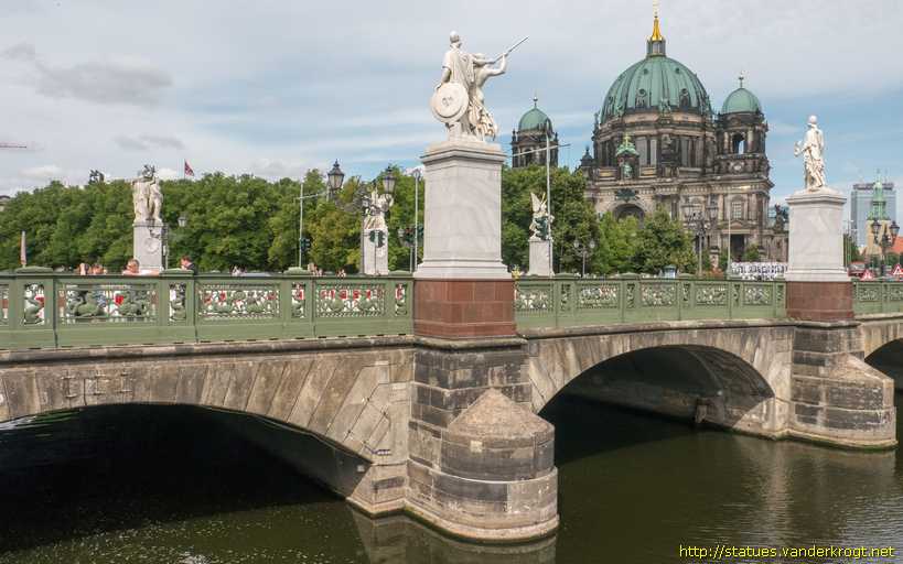 Berlin /  Statuen auf der Schloßbrücke