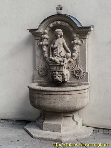 Konstanz /  Brunnen an der Dreifaltigkeitskirche