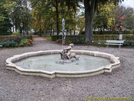 Eichstätt /  Brunnen im Hofgarten