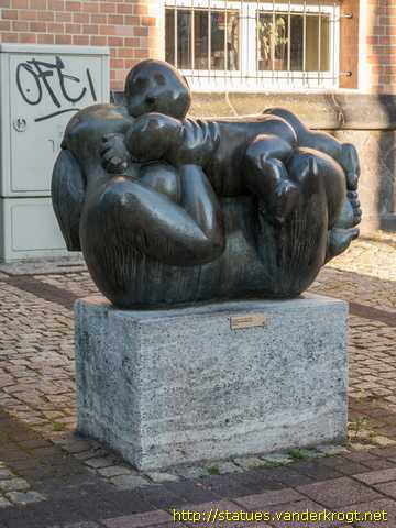 Offenbach am Main /  Mutter und Kind