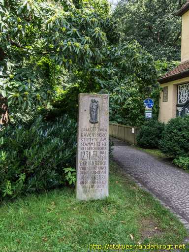 Bersenbrück /  Gedenkstein über die Stiftung des Klosters