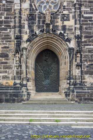 Hildesheim /  Bronzetür der St. Andreas-Kirche: Errettung am Schilfmeer