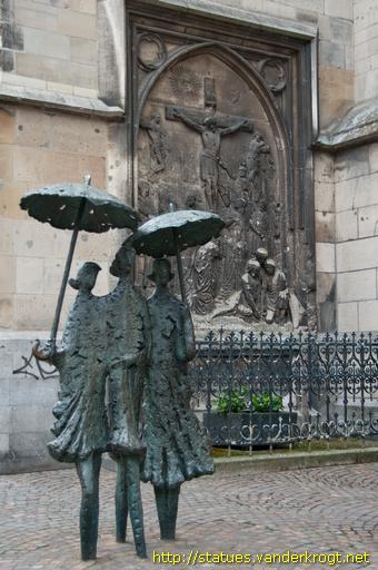 Aachen /  Aachener Wetter (Damen mit Regenschirm)