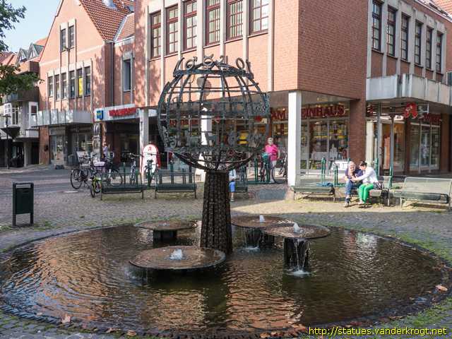 Werne /  Moormann-Brunnen mit Lebensbaum