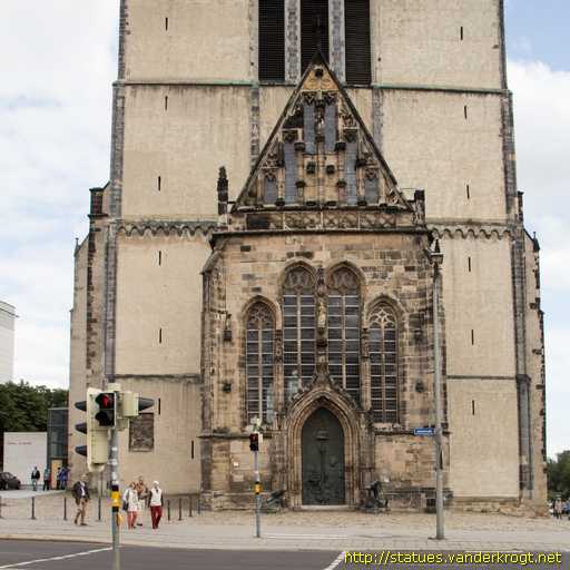 Magdeburg /  Heiligenstatuen an der Johanneskirche