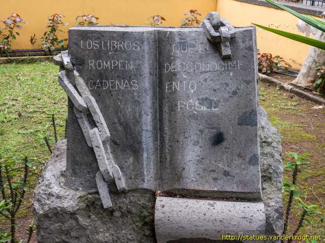 Arucas /  Monumento al Libro