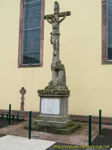 Guémar /  Croix de cimetière avec Ste Marie Madeleine
