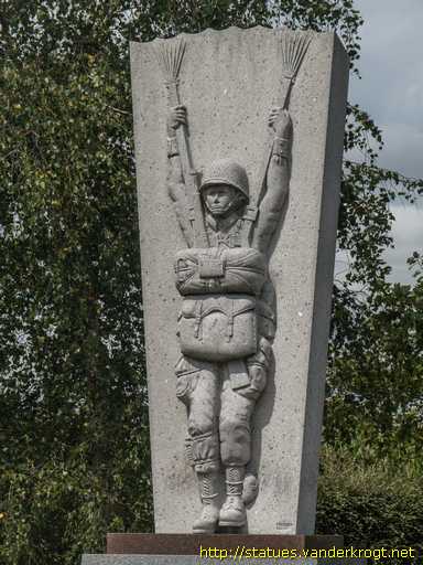 Amfréville /  Monument 507th Parachute Infantry Regiment