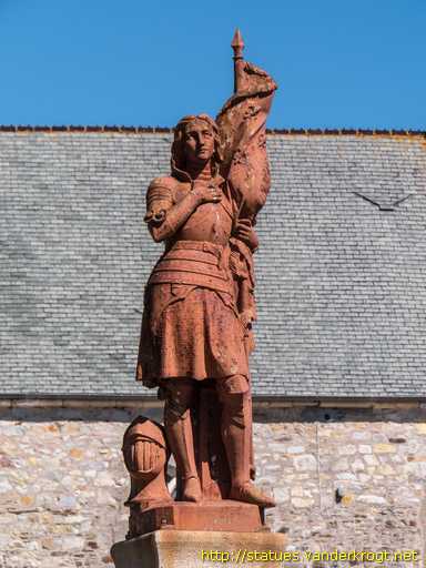 Virandeville /  Jeanne d'Arc au sacre - Monument aux morts
