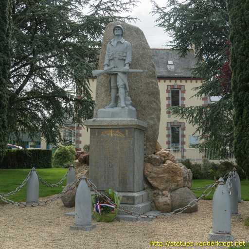 Le Vieux-Bourg /  Monument aux morts de 1914-18