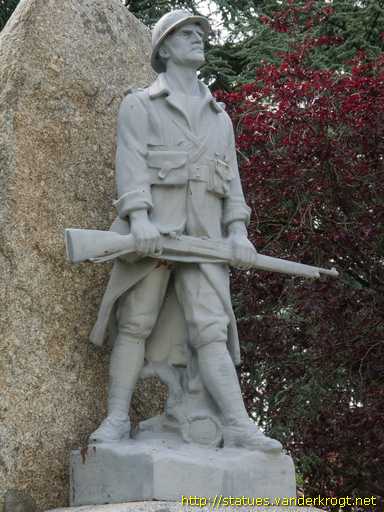 Le Vieux-Bourg /  Monument aux morts de 1914-18