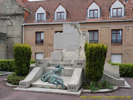 Bergues /  Monument aux Morts de 1914-18 (1939-45)