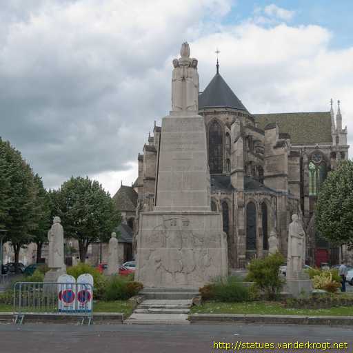 Soissons /  Monument aux morts de 1914-18