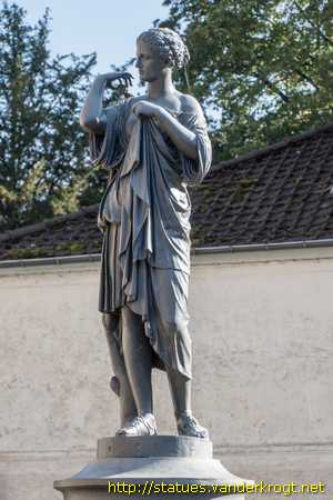 Château-Thierry /  Fontaine de Gerbrois avec statue de Diane de Gabies