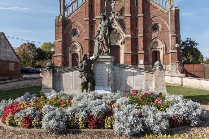 Saint-Just-en-Chaussée /  Monument aux Morts 1914-18