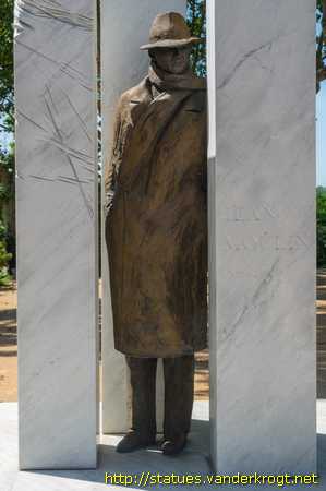 Caluire-et-Cuire /  Statue de Jean Moulin