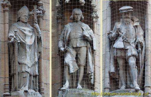 Cambridge /  Façade statues of St. Michael's Court