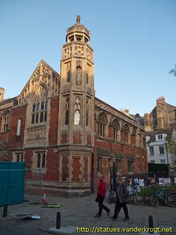Cambridge /  Façade statues of Selwyn Divinity School