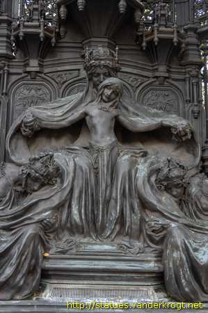 London /  Queen Alexandra Memorial