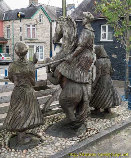 Saint Clears - Sanclêr /  Rebecca Riots Sculpture