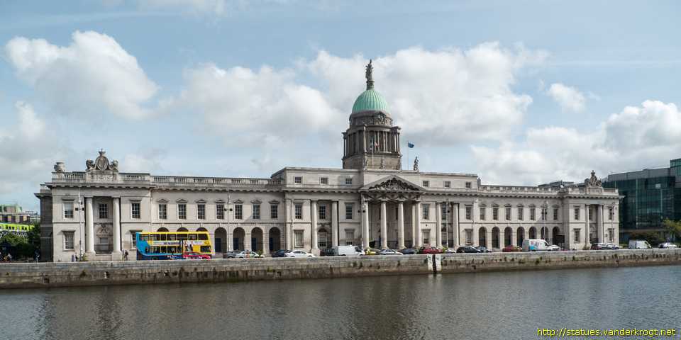 Dublin - Baile Átha Cliath /  The Custom House Statues