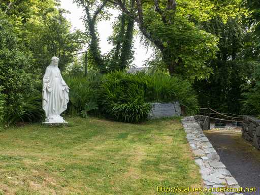 Clifden - An Clochán /  Saints' statues around St. Joseph's Church