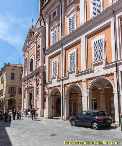 Modena /  Statue dei Santa alla Chiesa di San Barnaba