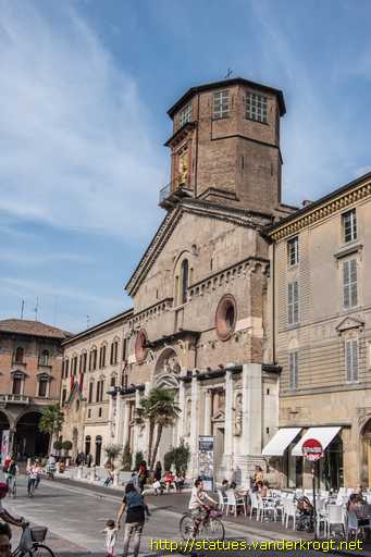 Reggio nell'Emilia /  Statue dei Santi alla Cattedrale di Santa Maria Assunta