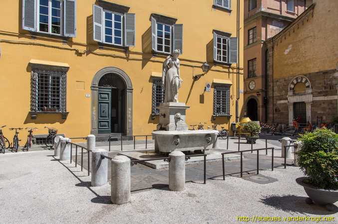 Lucca /  Fontana della Naiade - 'La Pupporona'