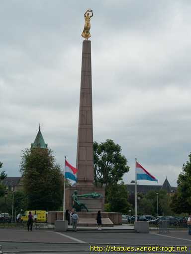 Luxembourg /  Monument du Souvenir - 'Gëlle Fra'
