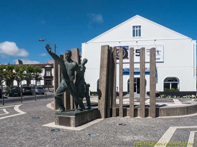 Ponta Delgada /  Monumento ao Emigrante