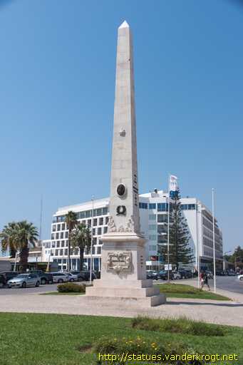 Faro /  Obelisco a Ferreira d'Almeida