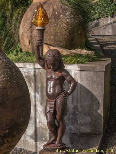 Funchal /  Statues Lampadaires
