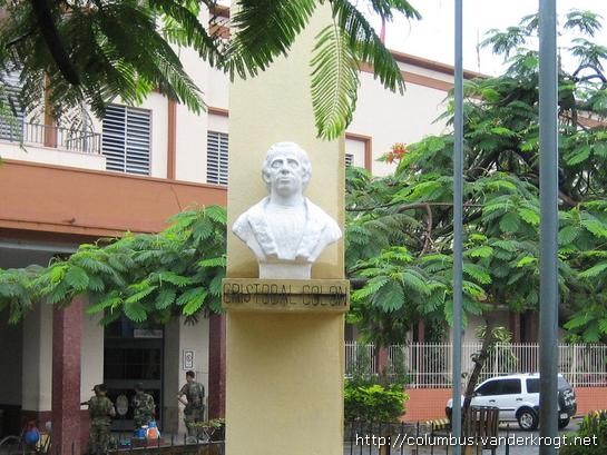 Asunción /  Busto de Cristóbal Colón