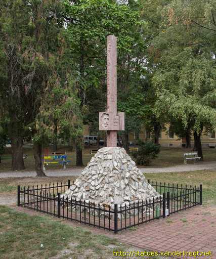 Komárno - Komárom /  Pamätník Aradskí mučeníci - Az aradi vértanúk emlékműve