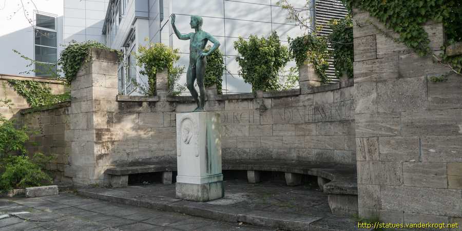 Stuttgart / Hermann Burckhardt Denkmal