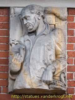 Papenburg - Reliefs am Rathaus