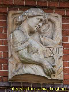 Papenburg - Reliefs am Rathaus