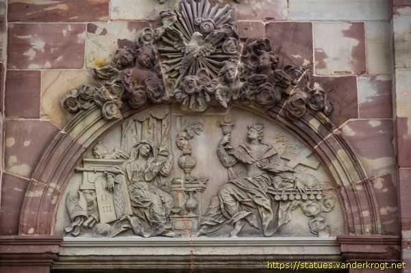 Saarbrücken - Skulpturen an der Basilika St. Johann