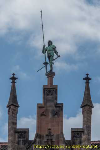 Saarbrücken - Skulpturen am Rathaus St. Johann