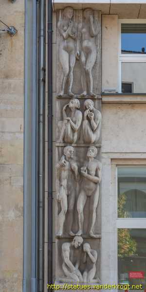 Erfurt - <p>Two stone reliefs on both sides of the building, eacht showing four almost life-size and unclothed pairs of figures, those on the left side show the frivolous waste of money and the consequent distress, and those on the right side of the sensible use of money (thriftiness) and the resulting prosperity.</p>