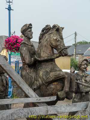 Saint Clears - Sanclêr / Rebecca Riots Sculpture