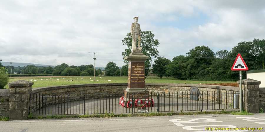 Drefach Llanwenog / World War I Memorial - Cofeb rhyfel byd cyntaf