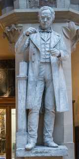 Oxford - Statues of Scientists